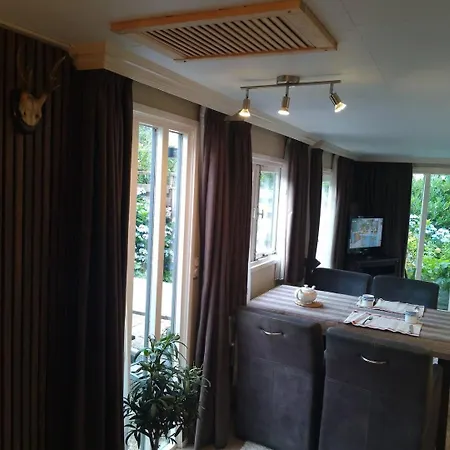 Op De Veluwe Chalet Putten